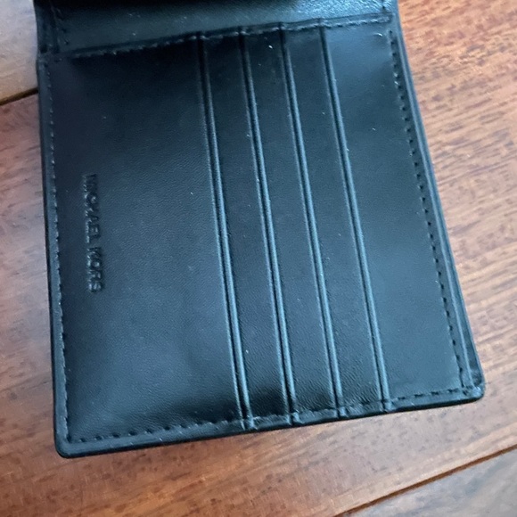 NWOT Michael Kors wallet - Picture 4 of 4